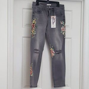 NEW Dex Women Super Skinny Ankle Distressed Jeans Size 31 flower pattern Gray